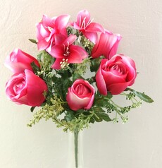 Роза искусственная и лилия с сухоцветами (малиновая)