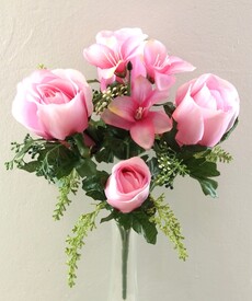 Роза искусственная и лилия с сухоцветами (розовая)