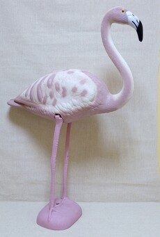 Фламинго птица на пластиковых ножках