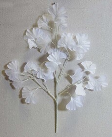 Ветка искусственная лист гинкго (белая)