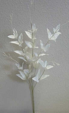 Ветка искусственная лист клематиса (белая)