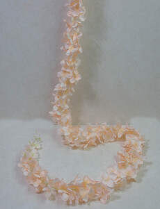 Лиана искусственная гирлянда из цветов гортензии (персиковая)