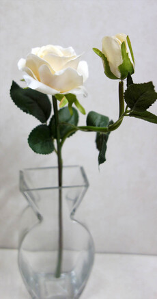 Роза искусственная белая с бутоном ветка