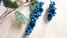 Ветка искусственная с виноградом (голубая)